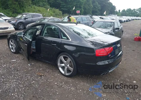 2013 Audi S8 4.0T z USA, uszkodzony, nr VIN WAUD2AFD9DN033113
